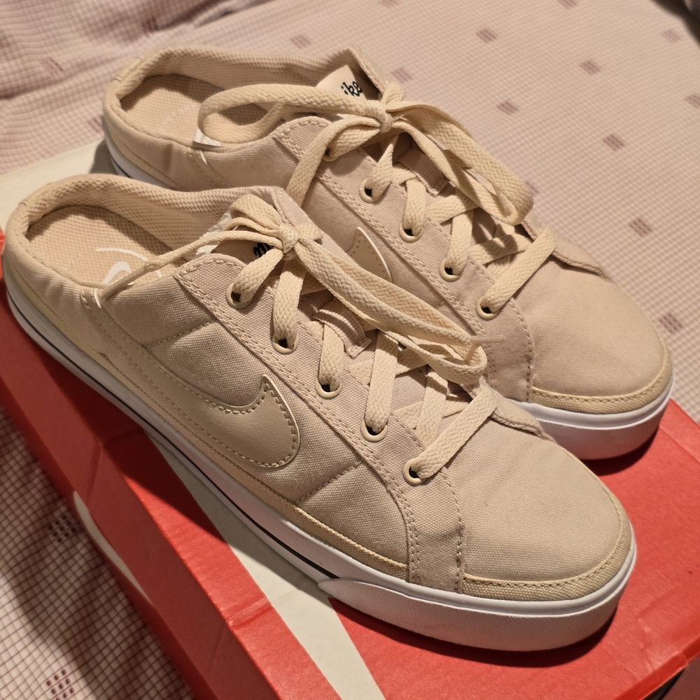 Nike Women's Court Legacy Mule Slip-on